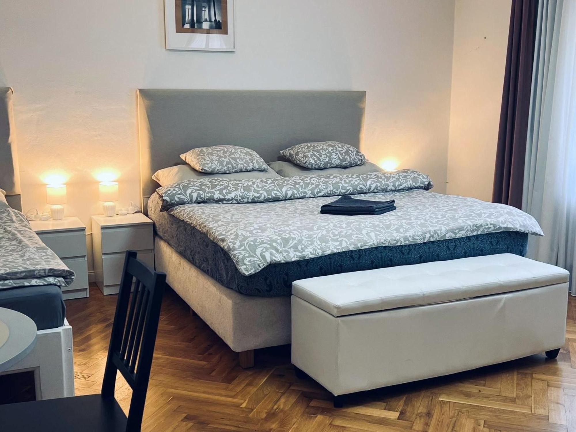 At The Blue Lion & Parking Assistance Appartement Praag Buitenkant foto