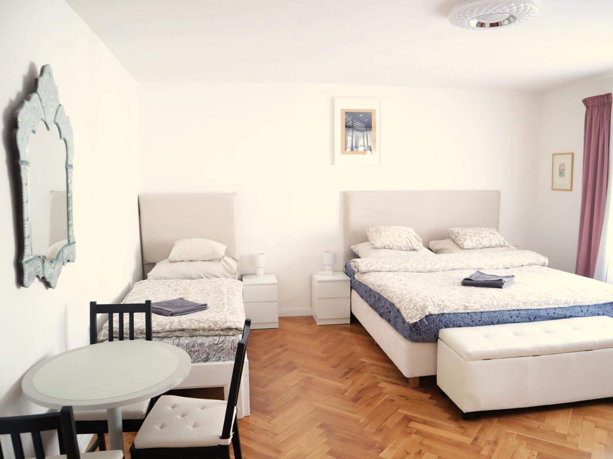 At The Blue Lion & Parking Assistance Appartement Praag Buitenkant foto